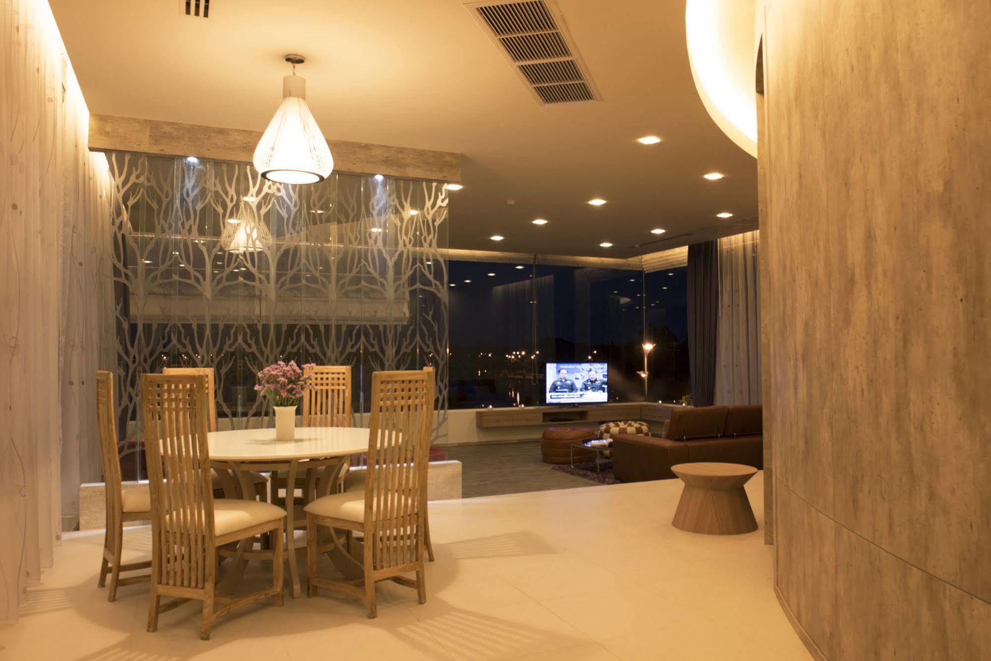 โรงแรม เดอะ เบฟเวอรี่ ฮิลล์ 4*