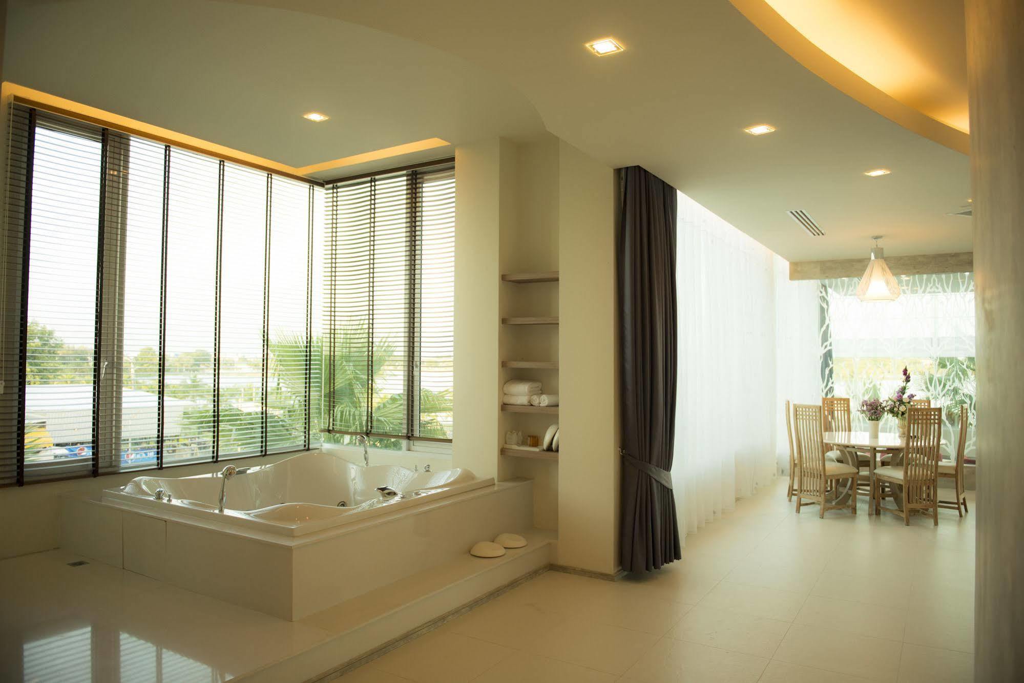 โรงแรม เดอะ เบฟเวอรี่ ฮิลล์